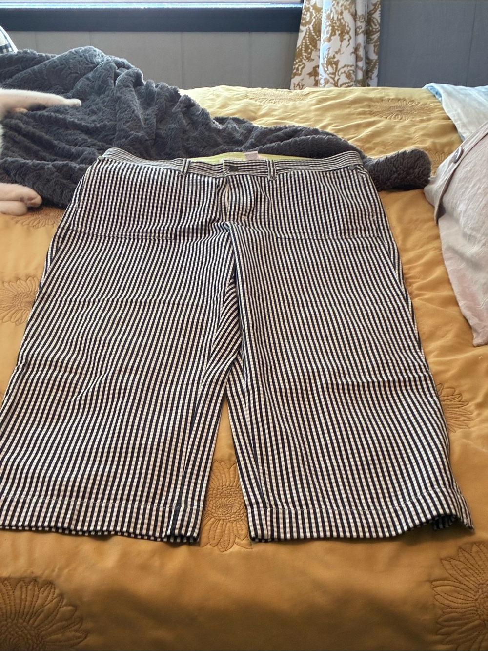 Liz Claiborne Black & White Checked Cropped Pants